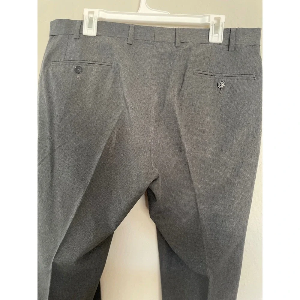 Van Heusen Men's Flat Front Dress Pants Slim Fit Straight Legs Size 36